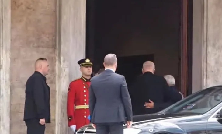 Turi në Ballkan/ Antonio Costa mbërrin në Tiranë, pritet nga kryeministri Edi Rama (VIDEO)