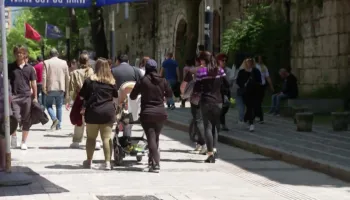 Turistët sollën 1 miliard euro/ Rriten shpenzimet krahasuar me 2025, nuk mbeten pas as udhëtimet e shqiptarëve