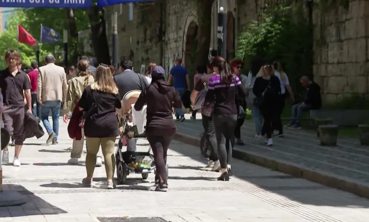 Turistët sollën 1 miliard euro/ Rriten shpenzimet krahasuar me 2025, nuk mbeten pas as udhëtimet e shqiptarëve