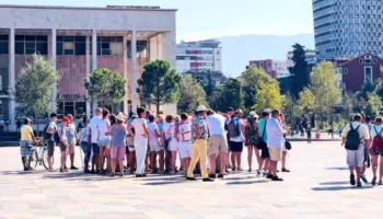 Turizmi ndryshon hartë! Rikthehen polakët, Italia dhe Franca kompensojnë “ikjen” e gjermanëve