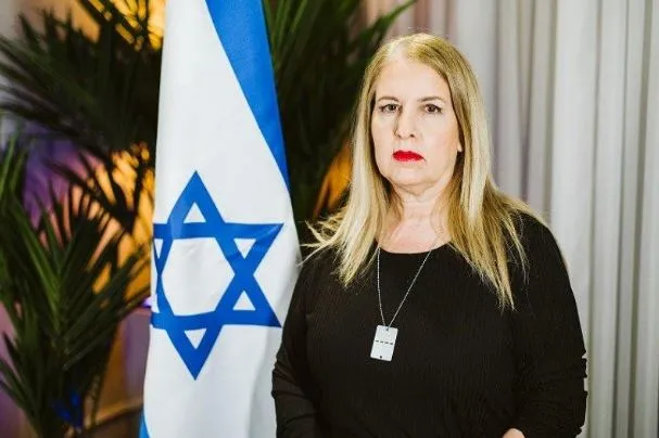 ‘Turp për Shqipërinë’, ambasadorja e Izraelit shpërthen pas incidentit në protestën e Tiranës