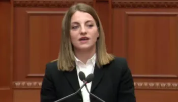 U largua nga grupi i PS, Marjana Koçeku zëvendësohet me Erion Malajn në Komitetin e Stabilizim Asociimit