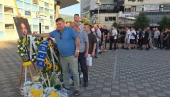 U nda tragjikisht nga jeta pas një aksidenti me makinë, qyteti i Elbasanit mban homazhet për futbollistin Fatjon Bunjaku