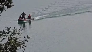 U rrëzua teksa po lëvizte me motor uji, vijojnë kërkimet në Liqenin e Ulzës për 37-vjeçarin e zhdukur
