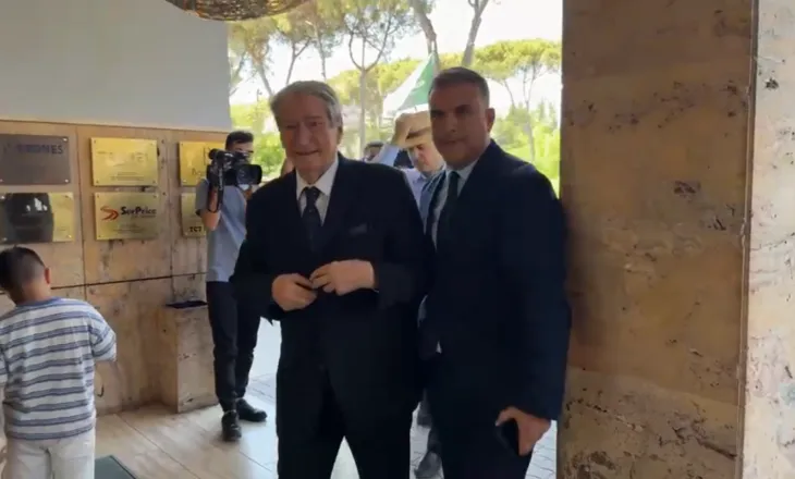 U takua me Metën për ngushëllimin pas humbjes së babait të ish-presidentit, Berisha: Farsë e turpshme, kryetari i PL po bën burg politik