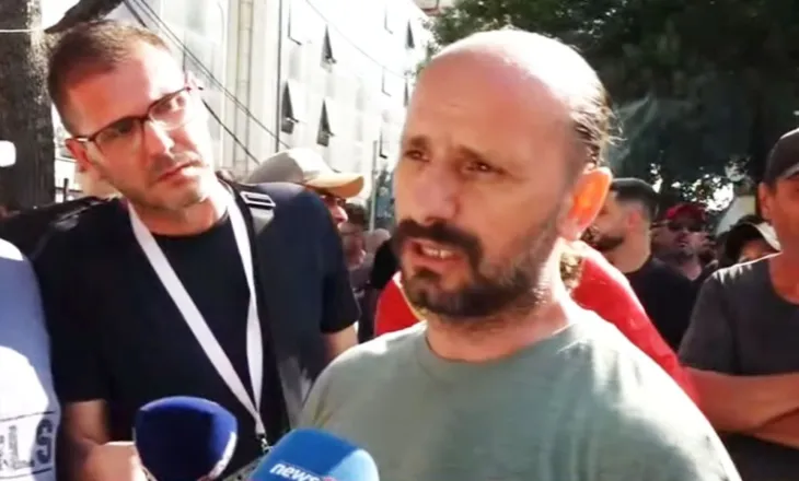 “UÇK, UÇK…”/ Lirohet ish komandanti i UÇK, protestuesit e presin me brohorima