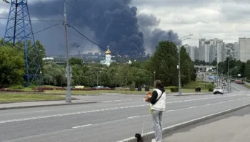 Ukraina godet Moskën, dëmtohet një rafineri kyçe nafte, anulohen fluturimet në kryeqytetin rus