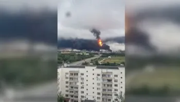 Ukraina godet sërish rafinerinë në Moskë, sulme masive me dronë në Rusi