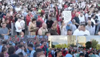 “Unë kam 10 ditë që i bashkohem kësaj proteste”/ Protestuesi nga Australia: Rama gati të djegë Shqipërinë për të…