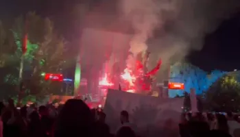 ‘Uragani’ i qytetarëve vërshon në rrugët e Tiranës, rikthehen nga ‘Unaza’ në qendër: Edi Rama ka mbaru…