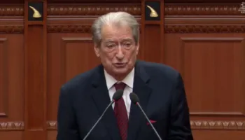 “Urgjent dëgjoni kërkesat e protestuesve”‘, Berisha në Kuvend: Kërkoj mocion me debat me Ramën