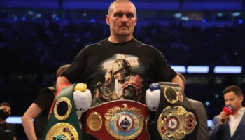 Usyk nxjerr vakant titujt kampionë bote në peshën e rëndë por nuk tërhiqet: Kam ende një “vallëzim” të fundit