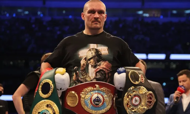 Usyk nxjerr vakant titujt kampionë bote në peshën e rëndë por nuk tërhiqet: Kam ende një “vallëzim” të fundit