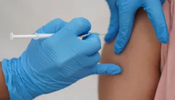 Vaksinat HPV e ulin rrezikun e vdekjes nga kanceri i qafës së mitrës para moshës 30 vjeç pothuajse në zero