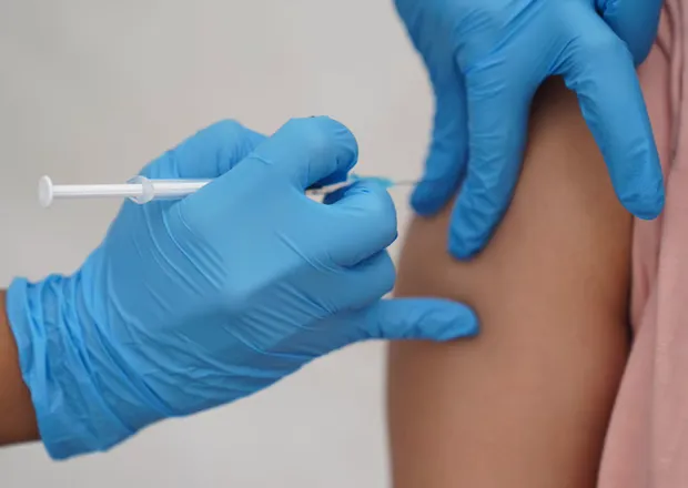 Vaksinat HPV e ulin rrezikun e vdekjes nga kanceri i qafës së mitrës para moshës 30 vjeç pothuajse në zero