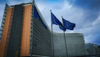 Vala e të nxehtit në Evropë, Komisioni Europian fik kondicionerët për të kursyer energji