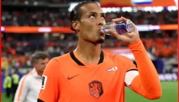 Van Dijk kritika rregullave të vendosura nga FIFA për hidratimin mes pjesëve