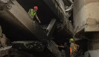 Venezuelë/ 12-vjeçari nxirret i gjallë nga La Guaira pesë ditë pas tërmetit (VIDEO)