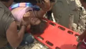 Venezuelë/ Momenti kur një grua nxirret gjallë nga rrënojat e tërmetit, dëshmia tronditëse