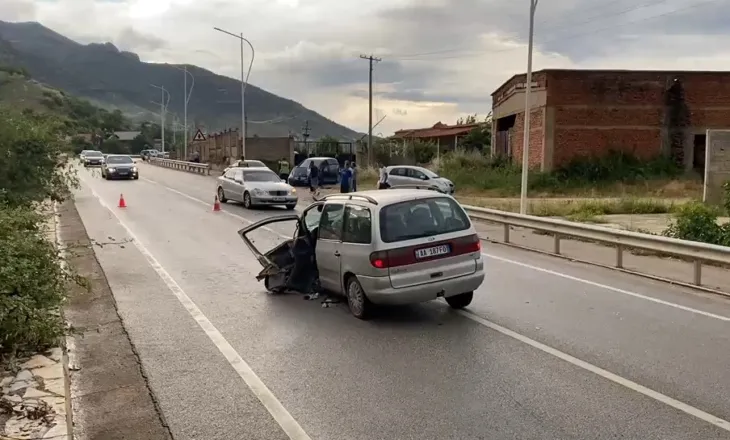 VIDEO/ Aksident në aksin Pogradec-Lin, përplasen tre automjete, plagoset një person