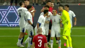 VIDEO/ Autori i golit provokon tifozët shqiptarë, çfarë ndodhi në ndeshjen Shqipëri-Izrael