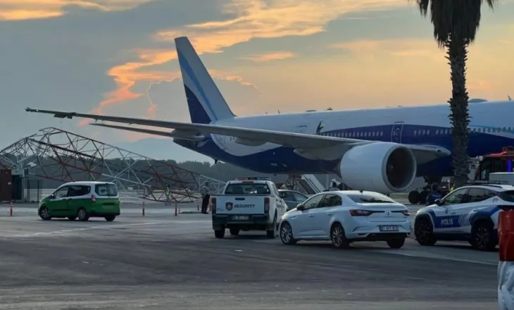 VIDEO / Avioni i Turkish Airlines përplaset me një kullë në Antalya, shtylla depërton në kabinë