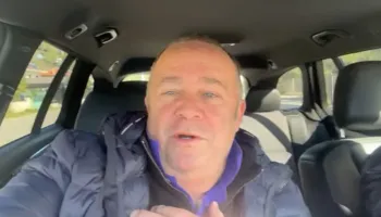 VIDEO / Gjergj Luca ‘thumbon’ protestat: Me ushkur nëpër brekë, i kemi shpallur luftë Amerikës…