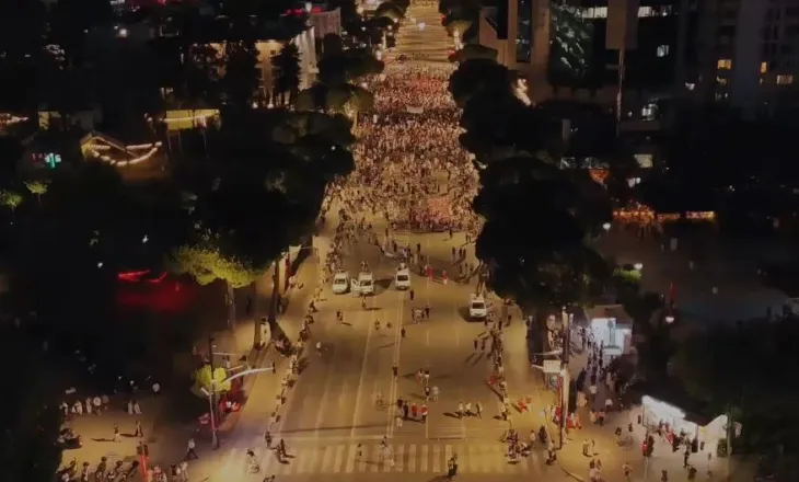VIDEO / Nis “marshimi mbi Tiranë”, droni zbulon pamjet e pjesëmarrjes në protestë