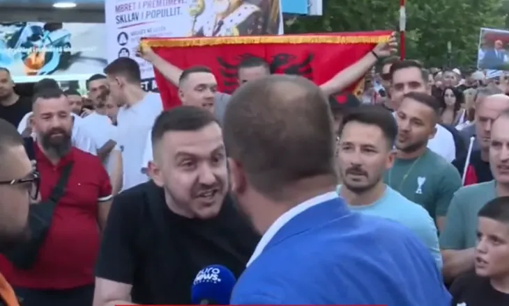 VIDEO / Protestuesit përplasen me deputetin Bido para Parlamentit, ndërhyn Policia