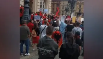 VIDEO/ ‘Rama Ik’, edhe shqiptarët e Frankfurtit kërkojnë largimin e Edi Ramës