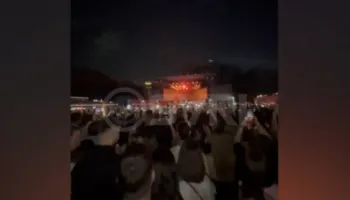 VIDEO/ ‘Rama jepe dorëheqjen’, të rinjtë e kthejnë koncertin në protestë kundër qeverisë