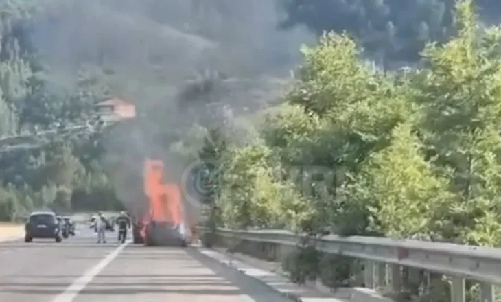 VIDEO/ Shkrumbohet një makinë në dalje të tunelit të Elbasanit, mister shkaqet