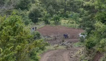 VIDEO/ Vrau 1 polic dhe plagosi një tjetër, Braçellari me plumb në bark e 2 në dorë! Ja stani ku fshihej në Lozhan të Maliqit