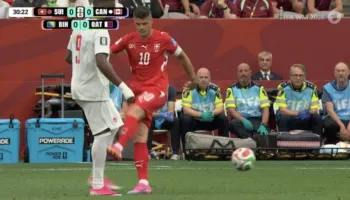VIDEO/ Xhaka godet me shkel kundërshtarin dhe nuk ndëshkohet me karton të kuq, plas debati në rrjet