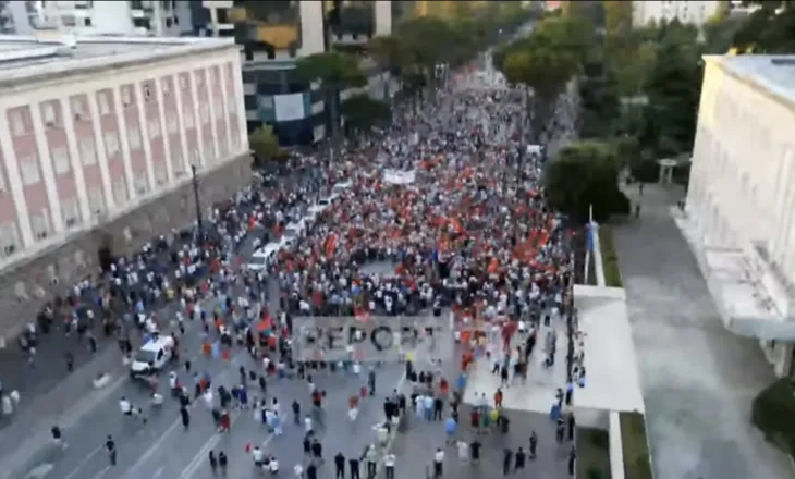 VIDEOLAJM/ Dita e 22-të e protestës para Kryeministrisë, ja pjesëmarrja e tubuesve