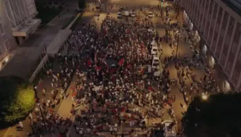 VIDEOLAJM / Protesta e sotme para Kryeministrisë, ja pjesëmarrja në kulmin e saj