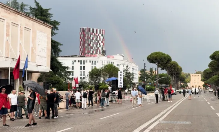 VIDEOLAJM/ Protesta në ditën e 25-të, ja sa është pjesëmarrja