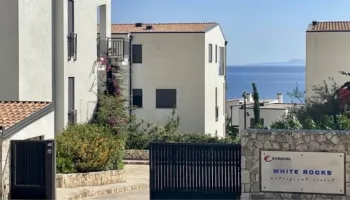 Vila në Dhërmi, email-i i vartëses së Ballukut: Po të dërgoj fotot e Belës, ka vizatuar dhe ku do bëhet pishina