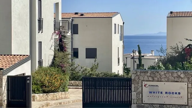 Vila në Dhërmi, email-i i vartëses së Ballukut: Po të dërgoj fotot e Belës, ka vizatuar dhe ku do bëhet pishina