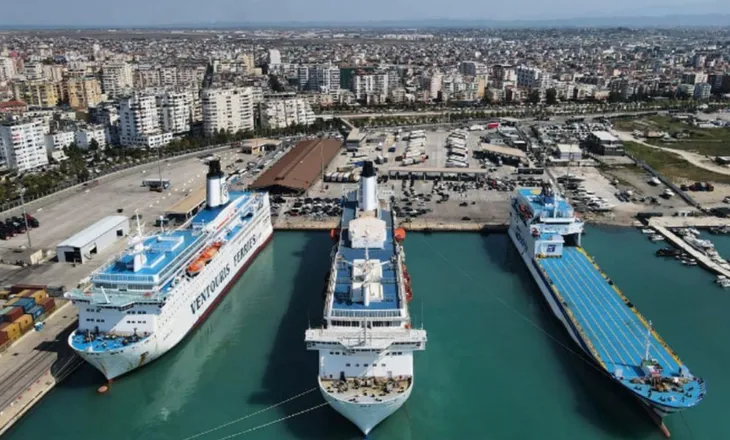Vizitorët/ Anija kroçierë ‘Nautica’ mbërrin në Portin e Durrësit me 665 turistë në bord