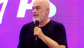 “Vlonjatët janë pro investimit në Zvërnec”/ Rama nga Elbasani: Amaneti i Naim Frashërit është në duart tona!