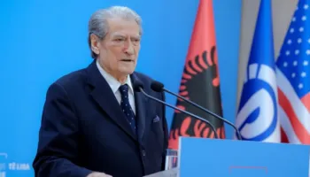 Vrasja e efektivit të Shqiponjave, Berisha një minutë heshtje gjatë konferencës: Enea Mekolli ra dy herë dëshmor, i vëllai i vdiq…