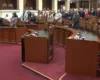 Vrasje e efektivit në Maliq, Kuvendi nis me 1 minutë heshtje për policin e vrarë