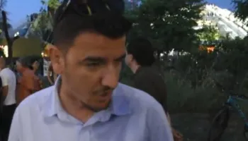 ‘Vriteni frikën’, protestuesi thirrje atyre që s’janë të pranishëm: Bashkohuni me ne
