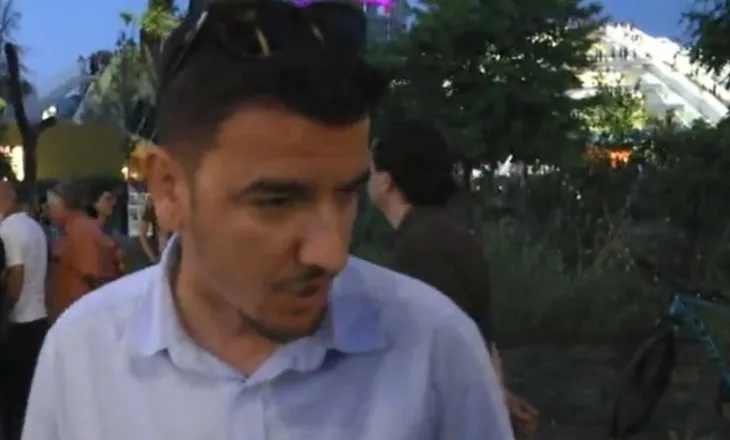 ‘Vriteni frikën’, protestuesi thirrje atyre që s’janë të pranishëm: Bashkohuni me ne