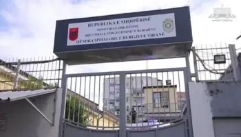 Vuante nga problemet e shëndetit mendor, gjendet i pajetë në dhomën ku po merrte mjekimin 47-vjeçari i dënuar me 25 vite burg