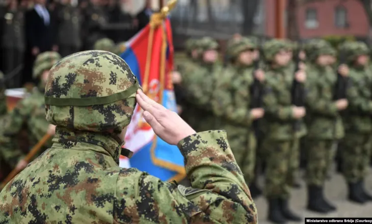Vuçiç njofton se shërbimi i detyrueshëm ushtarak në Serbi do të nisë në mars