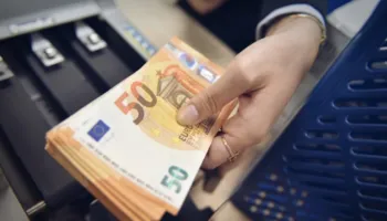 Zbrazën llogaritë bankare të klientëve, arrestohen disa persona, mes tyre dy drejtuesit