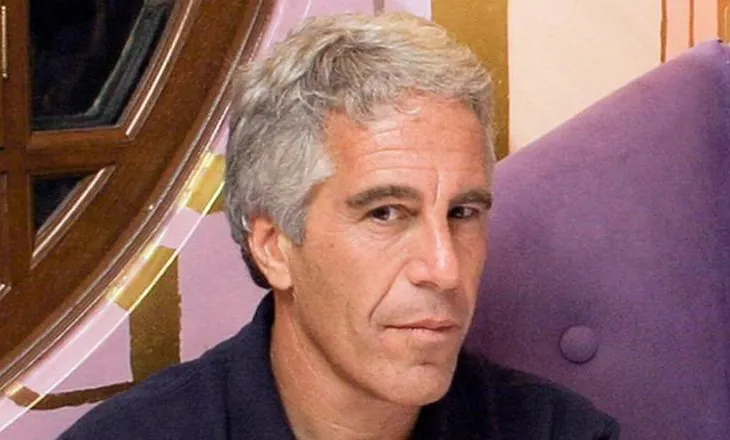 Zbulohen detaje të reja, kush ishin personat që lidhnin vajzat me Epstein?