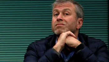 Zbulohet  emri i oligarkut që po bën tratativa midis Putinit dhe Zelenskit, ai ishte në Kiev në fshehtësi të plotë